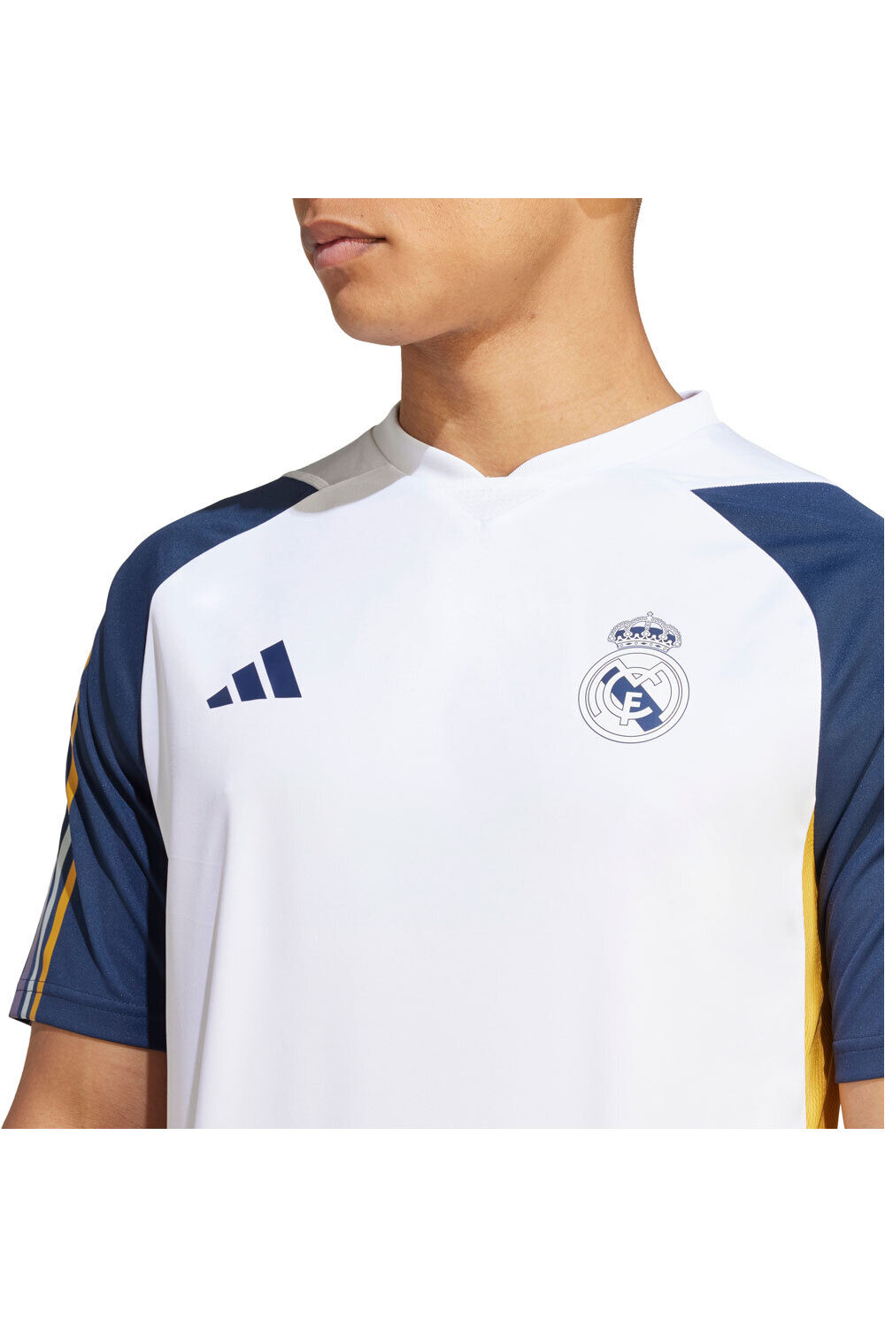 adidas camiseta de fútbol oficiales R. MADRID 24 TR JSY BL vista detalle