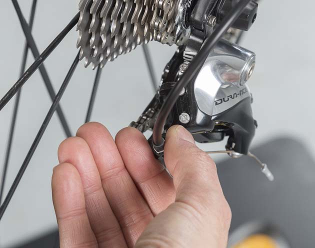 💥Cómo reemplazar el cable del cambio trasero de una bicicleta de marchas  de MTB: paso a paso 💥 