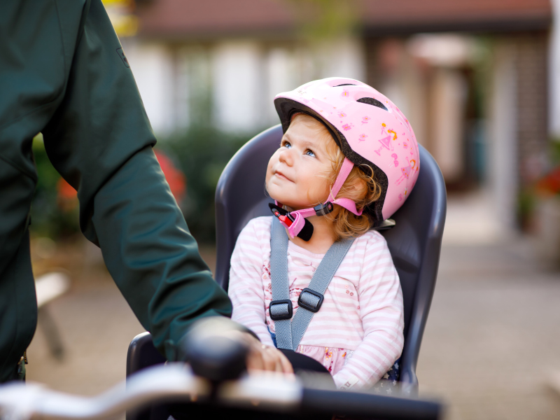 Las 3 formas de llevar al bebé en bicicleta de manera cómoda y segura