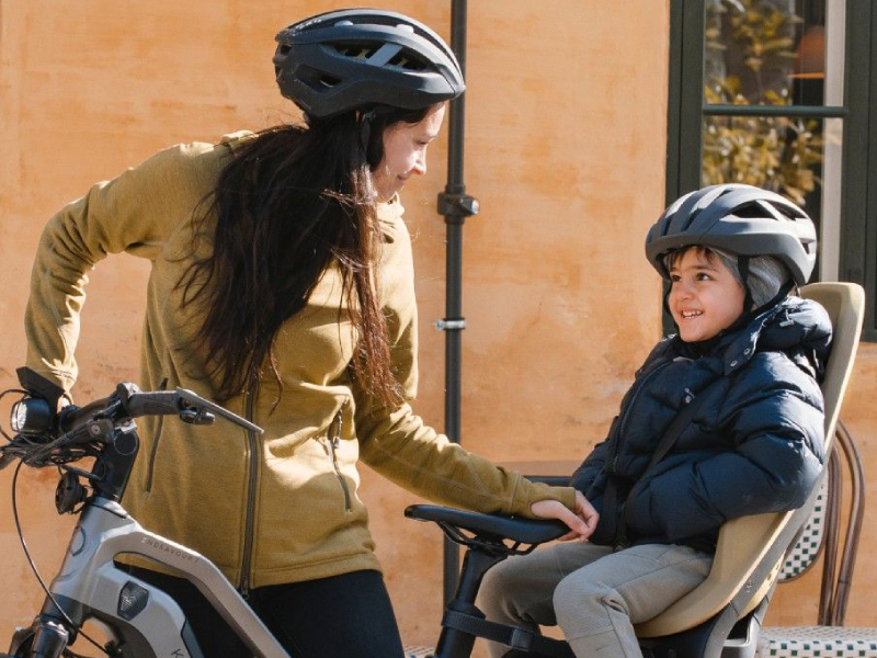 llevar al bebé en bicicleta