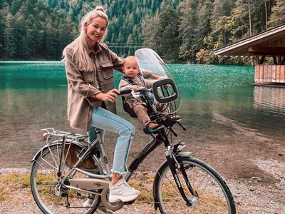 Elegir silla de bebé para la bici - Mujer deportista