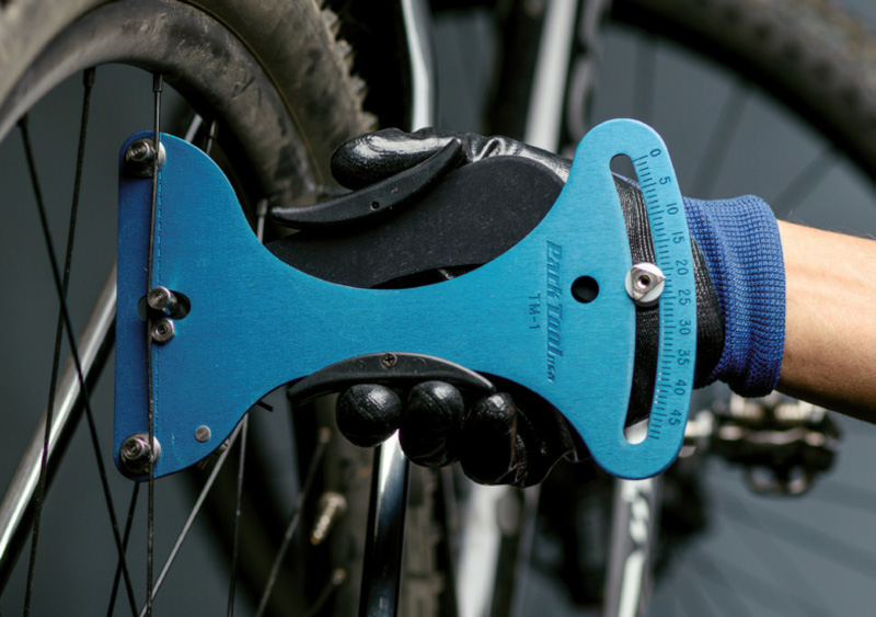 centrar las ruedas de la bici
