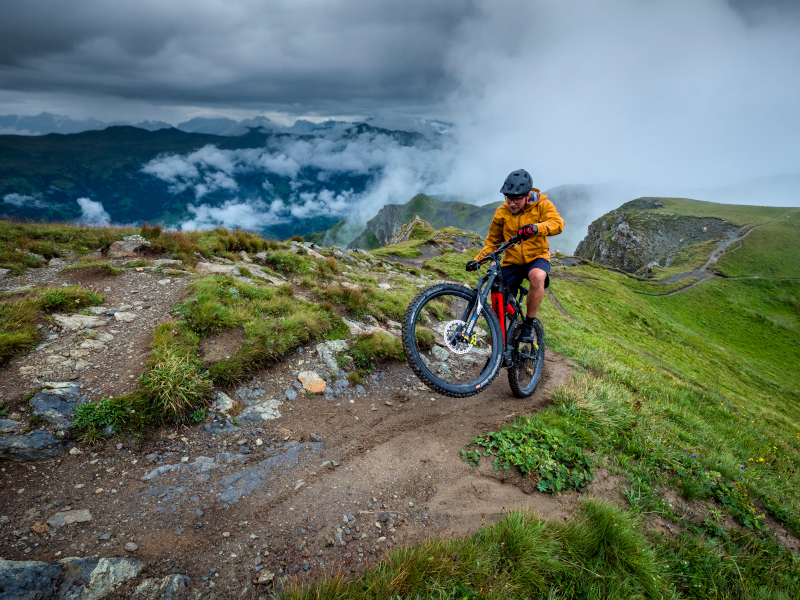 montar en MTB con lluvia