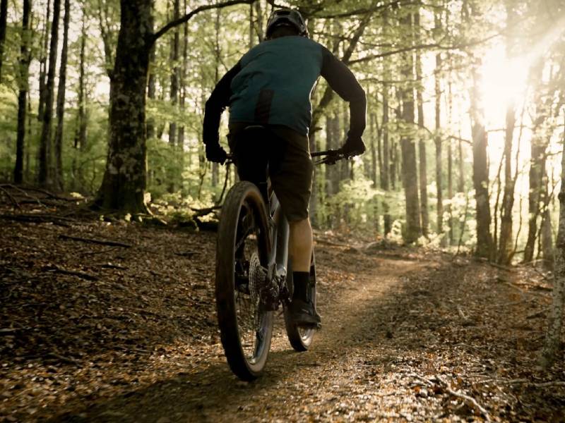 entrenar en carretera para un ciclista de montaña