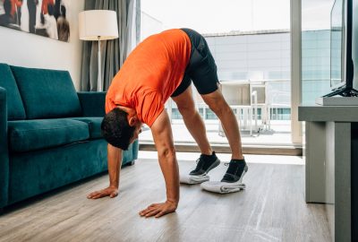 entrenar y limpiar la casa a la vez