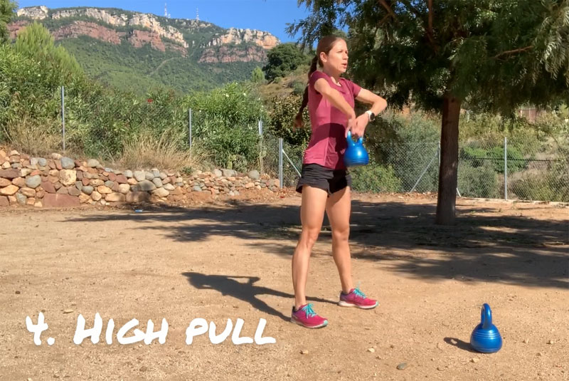 Cómo hacer entrenamientos con Kettlebells para ponerte en forma: high pull