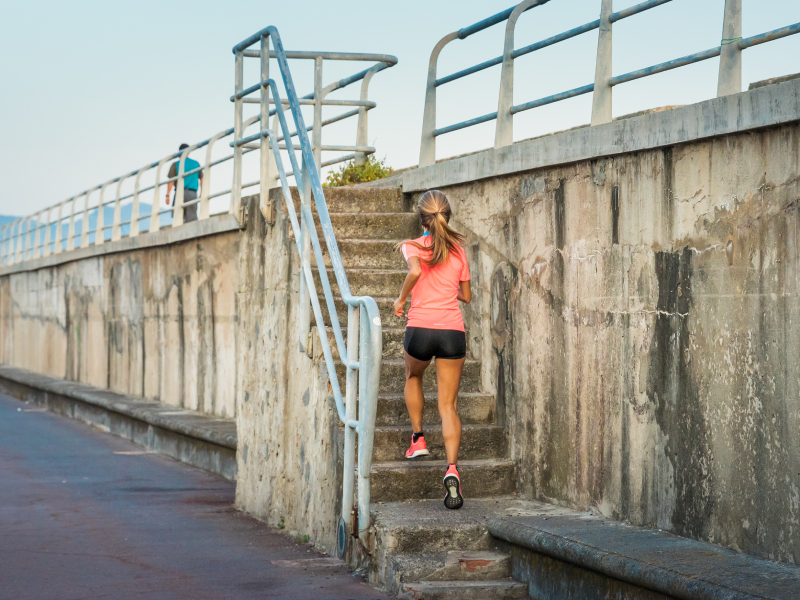 correr en una cinta o al aire libre