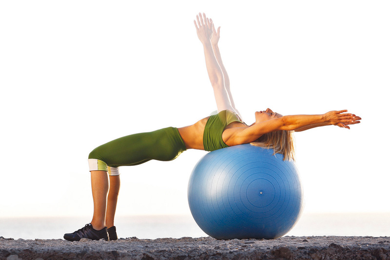 Brazos atrás supino