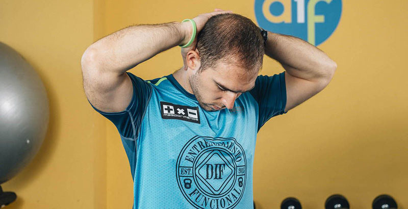 Estiramiento de extensores cervicales