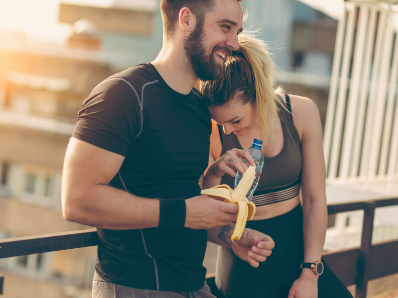 Tomar fruta en el desayuno