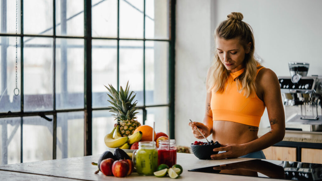 Tomar fruta en el desayuno