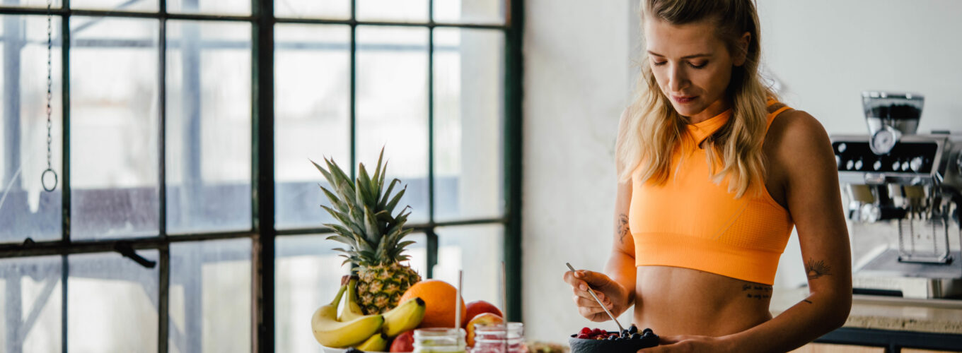 Tomar fruta en el desayuno