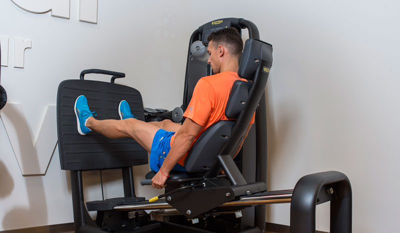 Plan de entrenamiento de fuerza para principiantes en el gimnasio