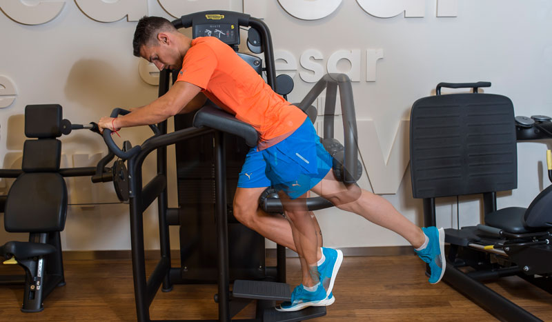 Plan de entrenamiento de fuerza para principiantes en el gimnasio