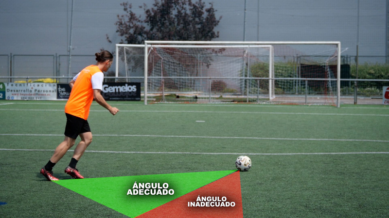 Tiro con Efecto en el Fútbol