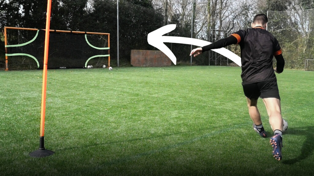 Cómo golpear el balón con efecto al estilo de Lamine Yamal