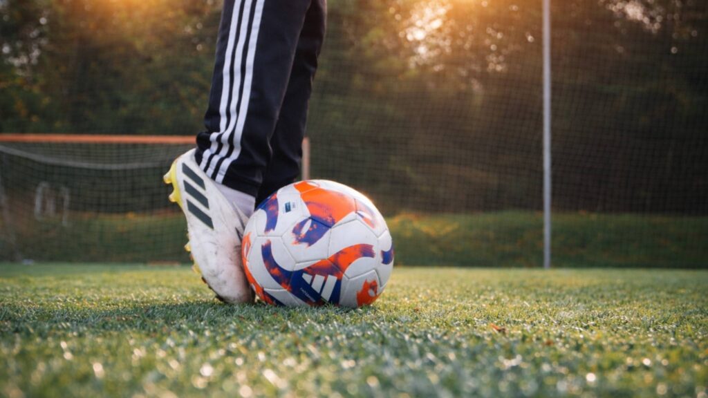 tirar con empeine y potencia