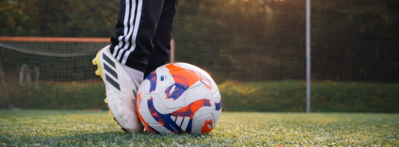 tirar con empeine y potencia