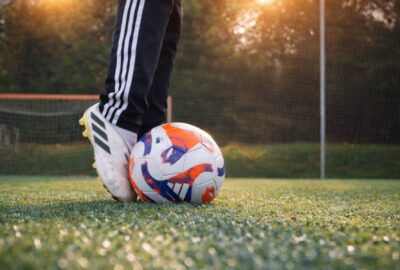 tirar con empeine y potencia