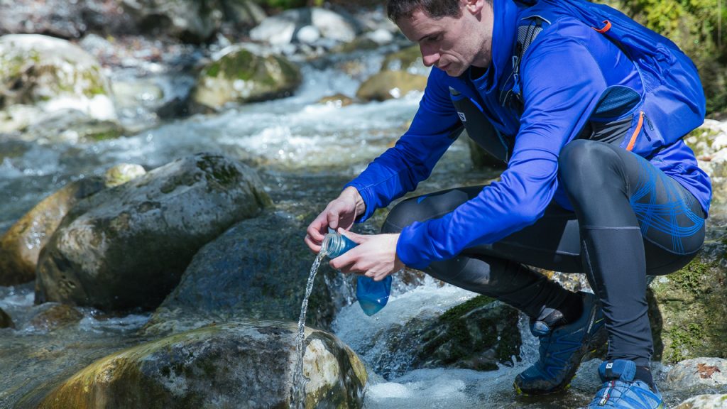 Cómo purificar y potabilizar agua en la naturaleza y la montaña 