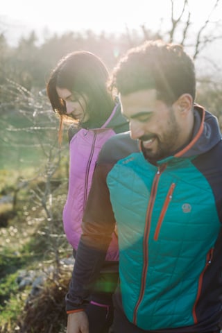 ropa de montaña fabricada con materiales reciclados