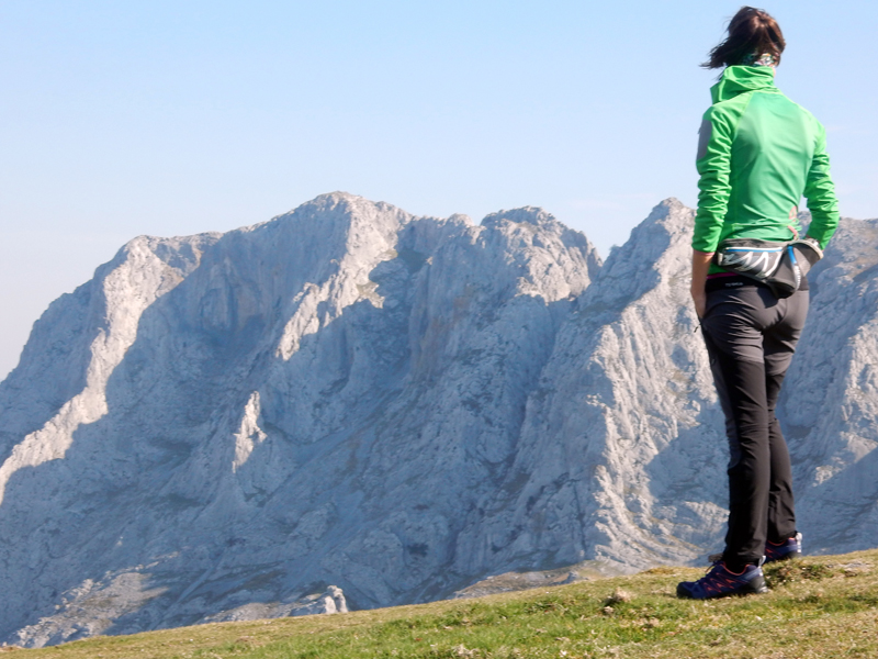 Los mejores pantalones de trekking para hombre para salir al campo o ir de  excursión