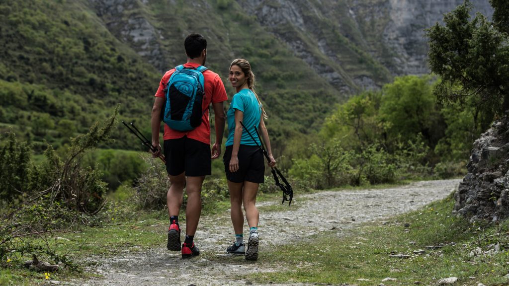 Verano en la montaña: ¿pantalones cortos o largos?