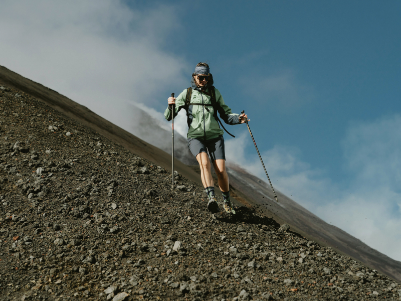 cuánta agua llevar a una ruta de montaña en verano
