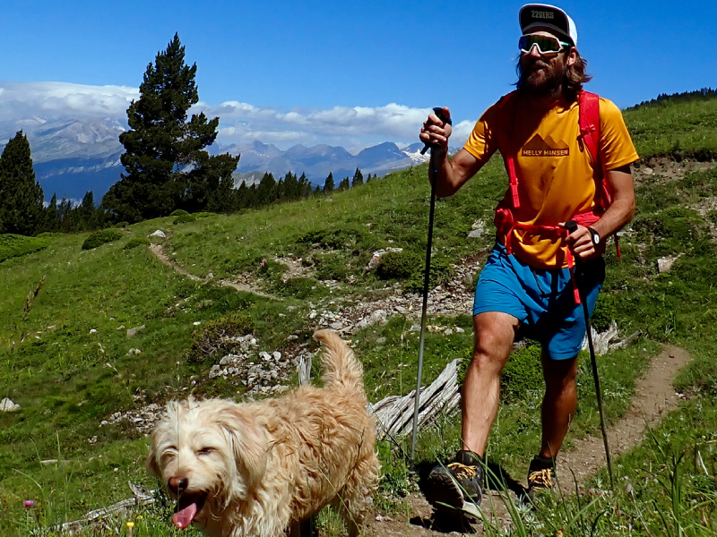 cuánta agua llevar a una ruta de montaña en verano
