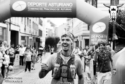 Foto Ruben Fueyo entrada en meta Julio Cernuda
