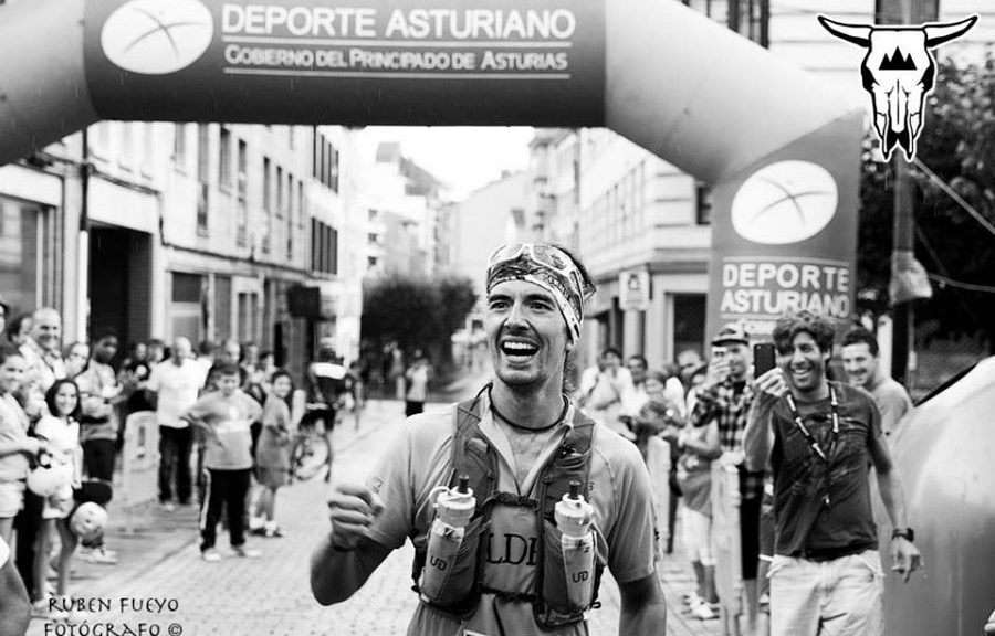 Foto Ruben Fueyo entrada en meta Julio Cernuda