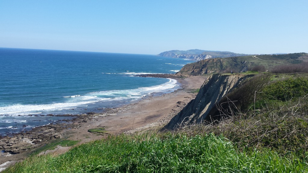 Acantilado y playa 