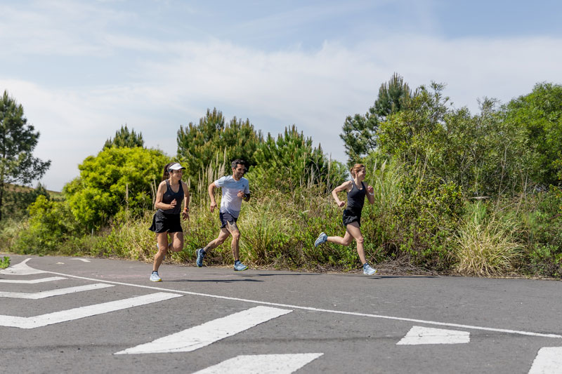 corriendo por asfalto