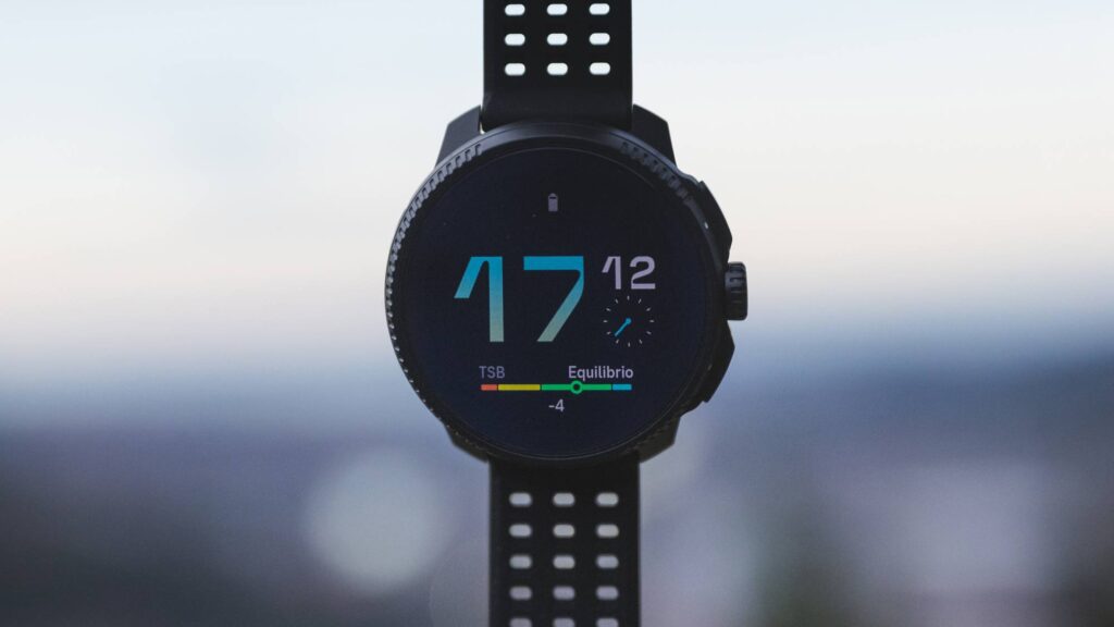 Suunto Race, el nuevo reloj deportivo con pantalla AMOLED y mapas offline -  Running y trail