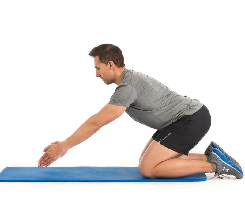 bisagra con brazos al frente