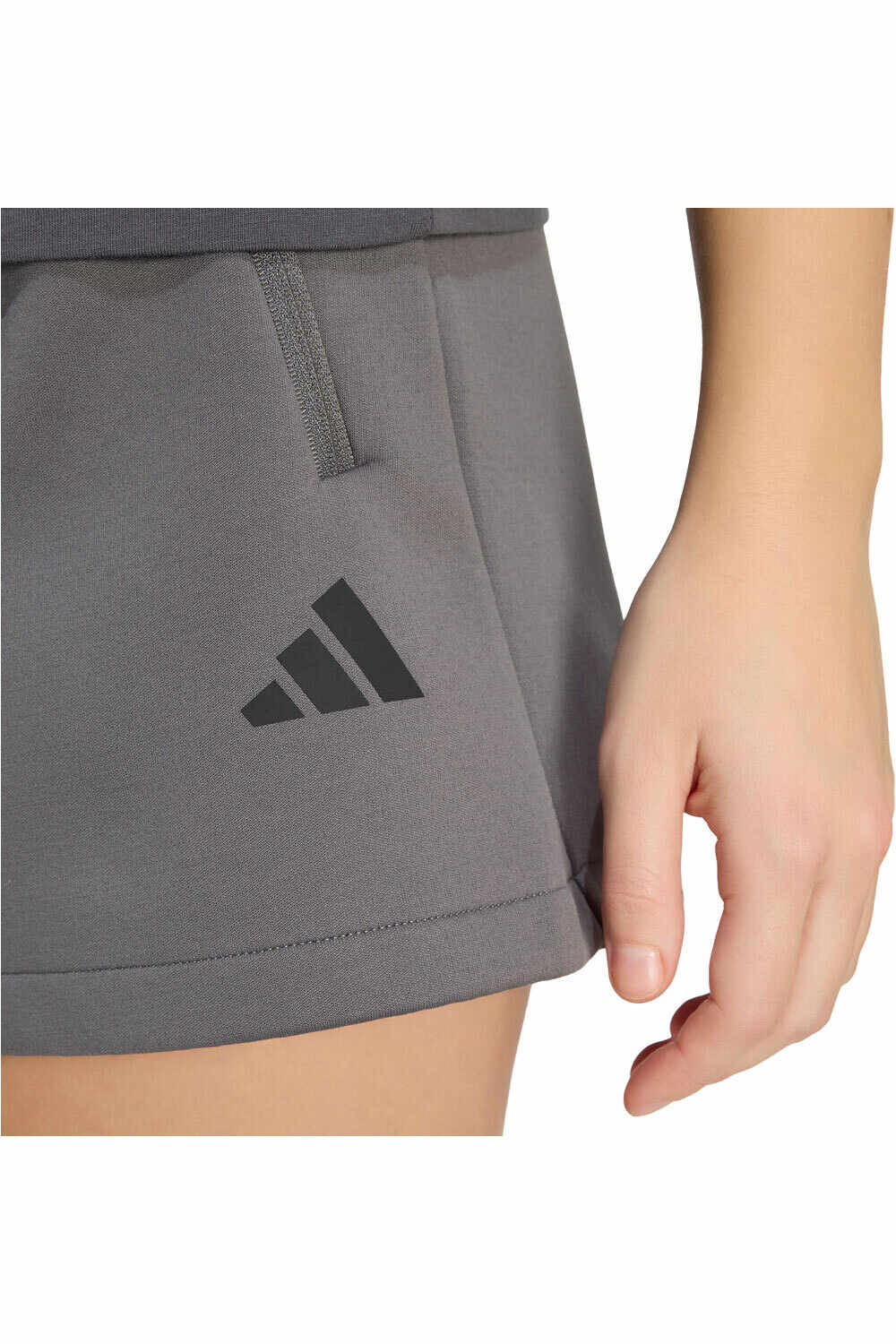 adidas bermuda mujer PANTALN CORTO ADIDAS Z.N.E. GRIS vista detalle