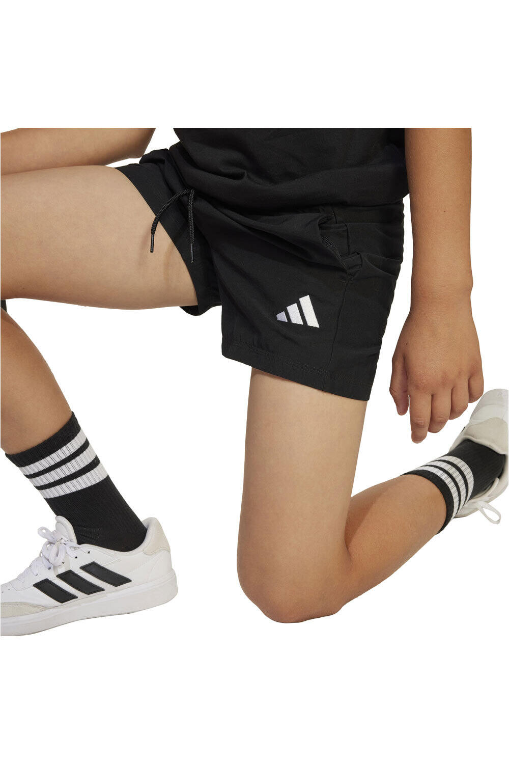 adidas bermuda niño ESSENTIALS CLIMACOOL NEGRO vista detalle