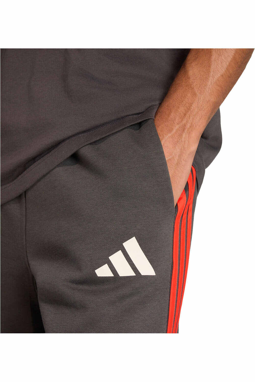 adidas bermudas hombre AUDI FORMULA ONE TEAM DNA NEGRO 03