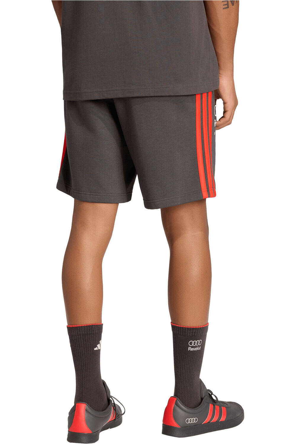 adidas bermudas hombre AUDI FORMULA ONE TEAM DNA NEGRO vista trasera