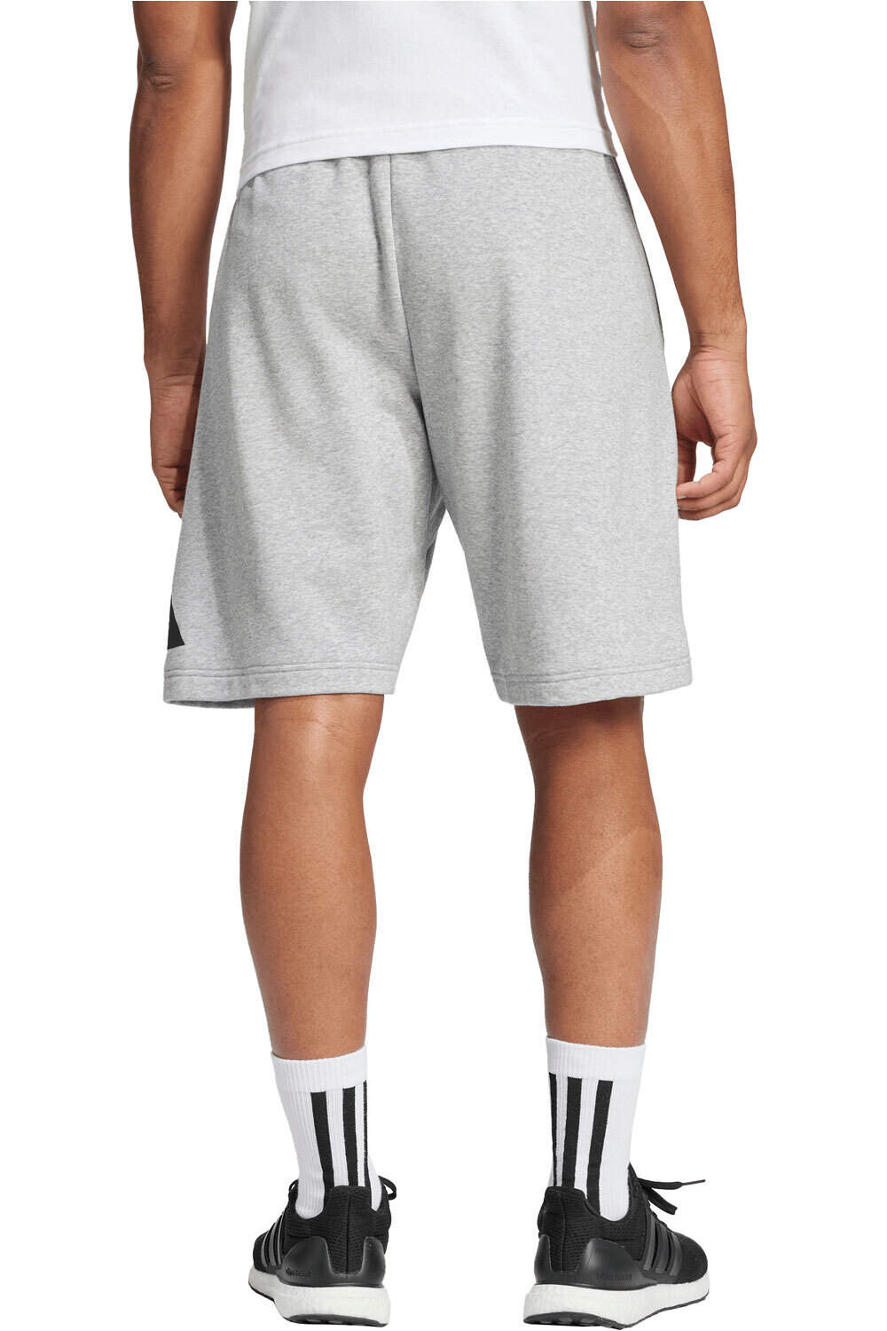 adidas bermudas hombre ESSENTIALS BIG LOGO GRIS vista trasera