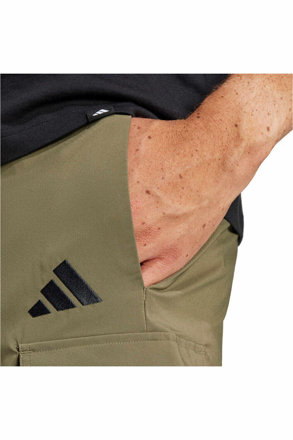 adidas bermudas hombre ESSENTIALS SMALL LOGO CHELSEA VERDE 03