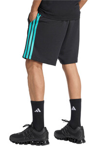 adidas bermudas hombre MERCEDES-AMG PETRONAS FORMULA 1 TEAM DNA NEGRO vista trasera