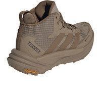 adidas bota trekking hombre TERREX FREEHIKER 3 MID MARRON vista trasera