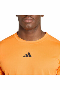 adidas camiseta fitness hombre D4T ESSENTIALS NARANJA vista detalle