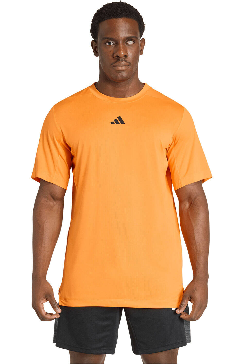 adidas camiseta fitness hombre D4T ESSENTIALS NARANJA vista frontal