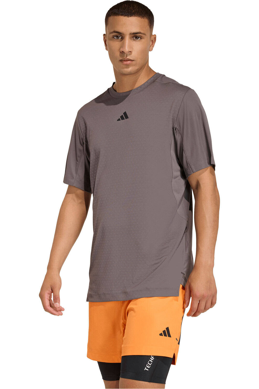 adidas camiseta fitness hombre D4T POWER 3 STRIPES MORADO vista frontal