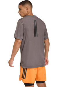 adidas camiseta fitness hombre D4T POWER 3 STRIPES MORADO vista trasera