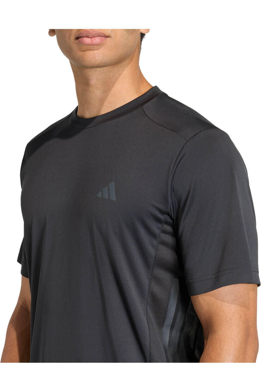 adidas camiseta fitness hombre TECH ESSENTIALS 3 STRIPES NEGRO vista detalle