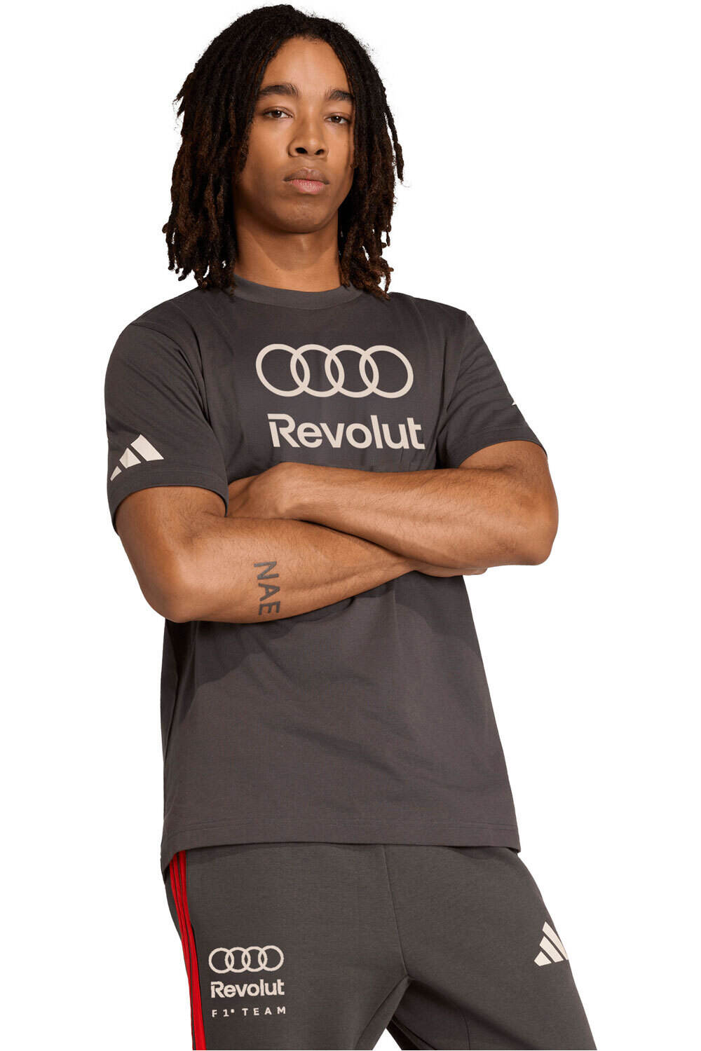 adidas camiseta manga corta hombre AUDI FORMULA ONE TEAM DNA NEGRO vista detalle