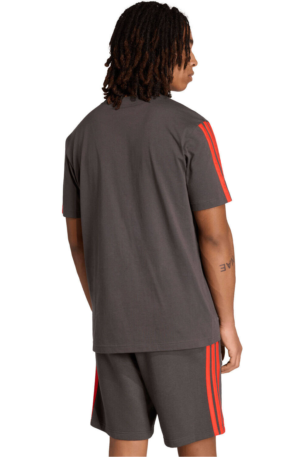 adidas camiseta manga corta hombre AUDI FORMULA ONE TEAM DNA NEGRO vista trasera